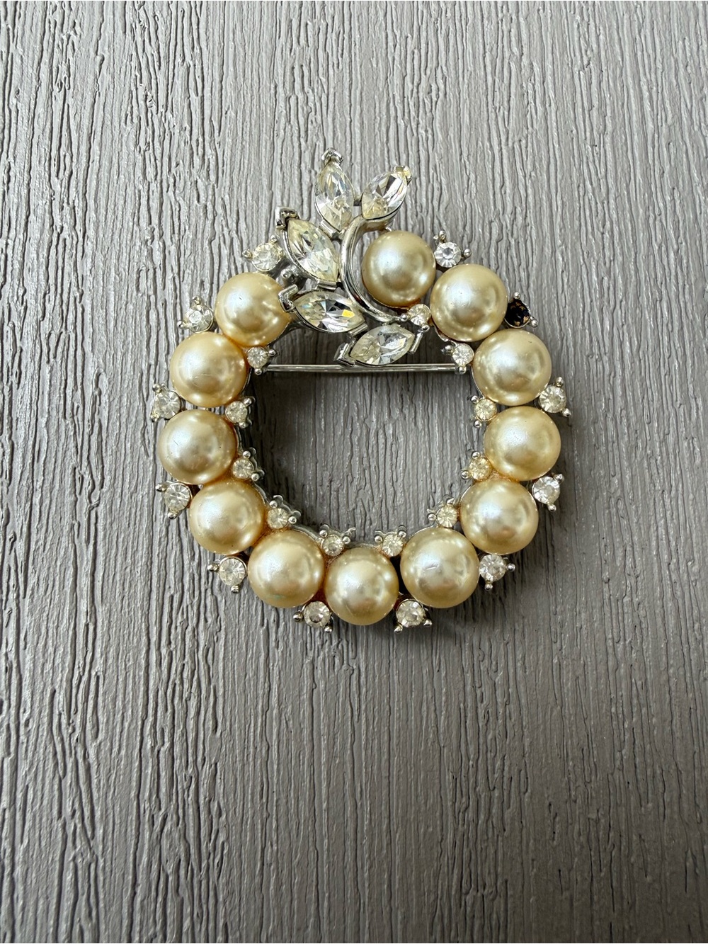 Vintage Lisner Faux Pearl Rhinestone Wreath Brooch Signed Silver Tone 2”